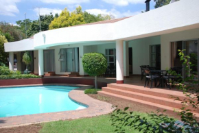Гостиница Woodmead Guest Lodge  Йоханнесбург